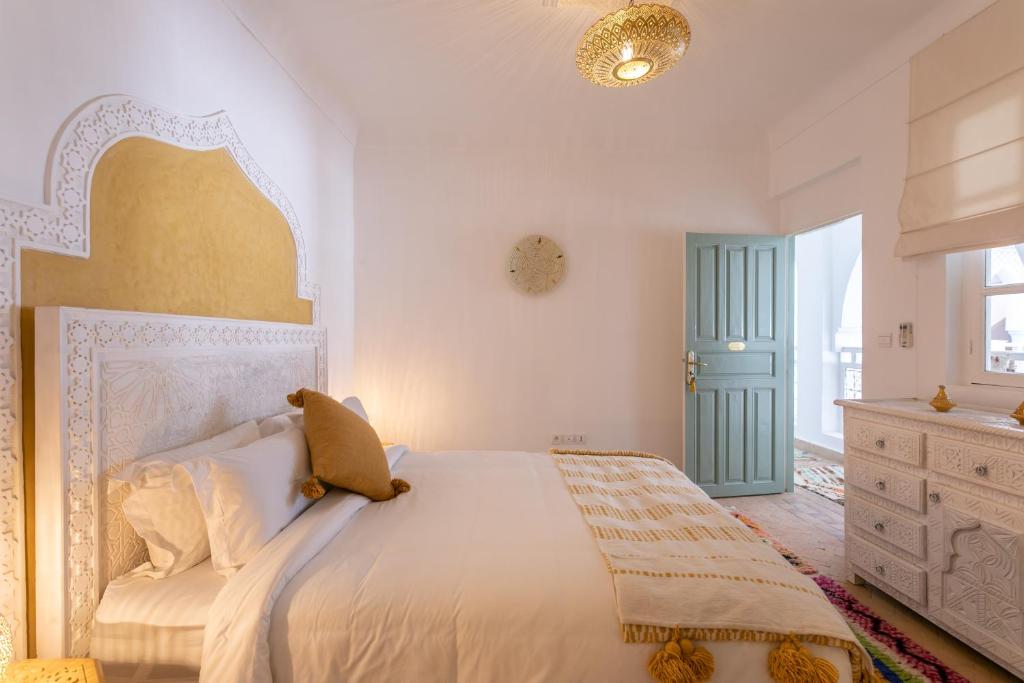 Postel nebo postele na pokoji v ubytování Riad Zeitoun Palace