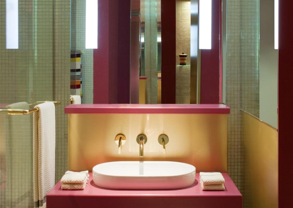 Symphony Style Hotel Kuwait - Deluxe King Room