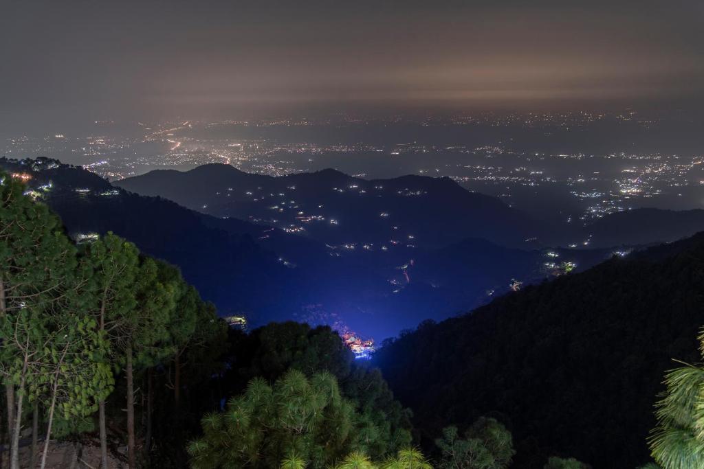 Humble Stay VIlla I Near Mall Road Kasauli I Open Garden & Rooftop I Bonfire