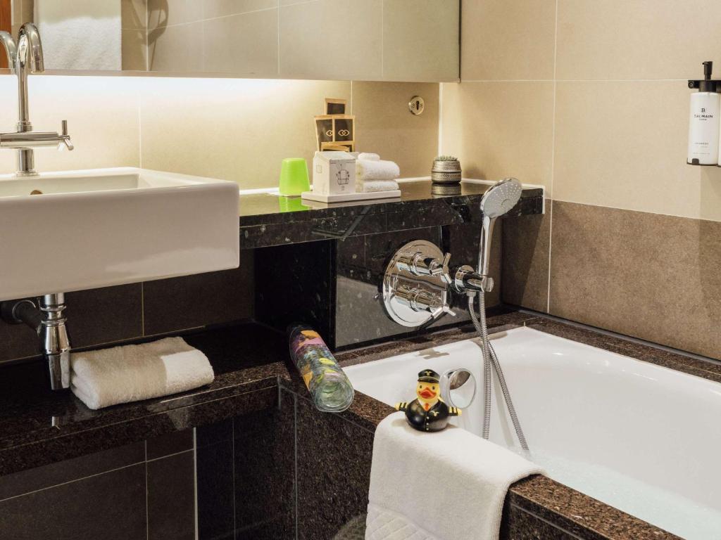 Koupelna v ubytování Sofitel London Heathrow
