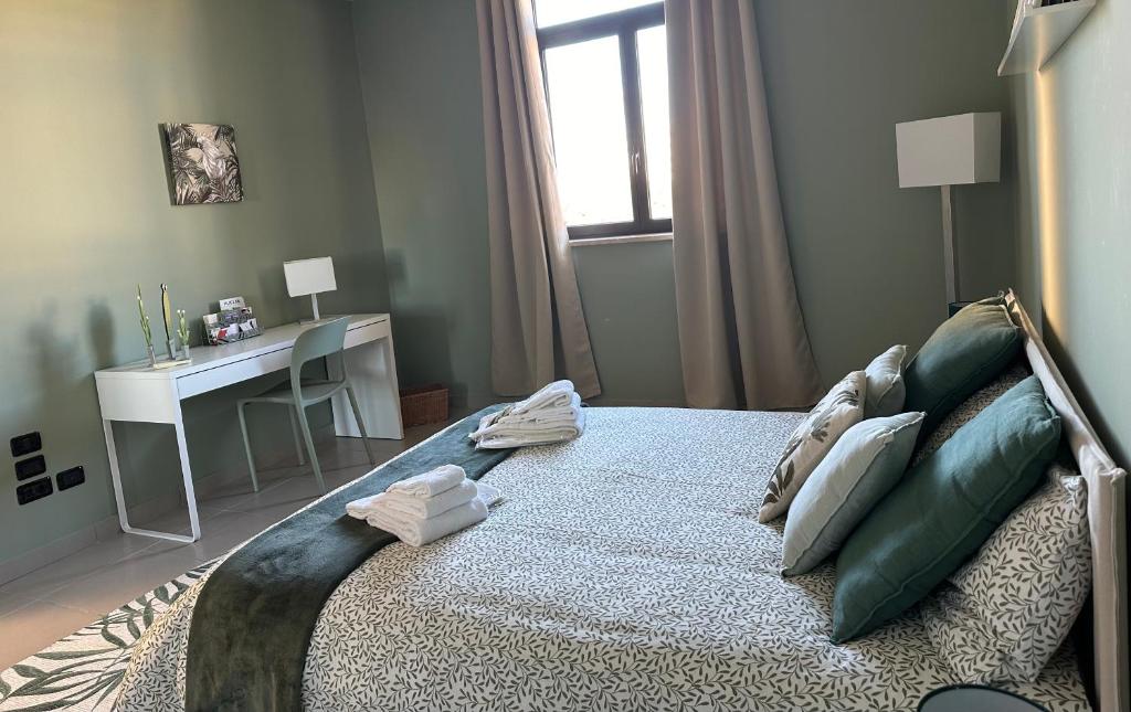 Posteľ alebo postele v izbe v ubytovaní BOTANICAL SUITE