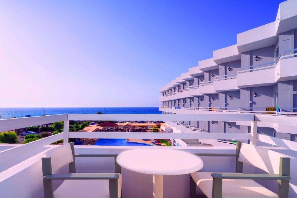 Rõdu või terrass majutusasutuses Lito Hotel