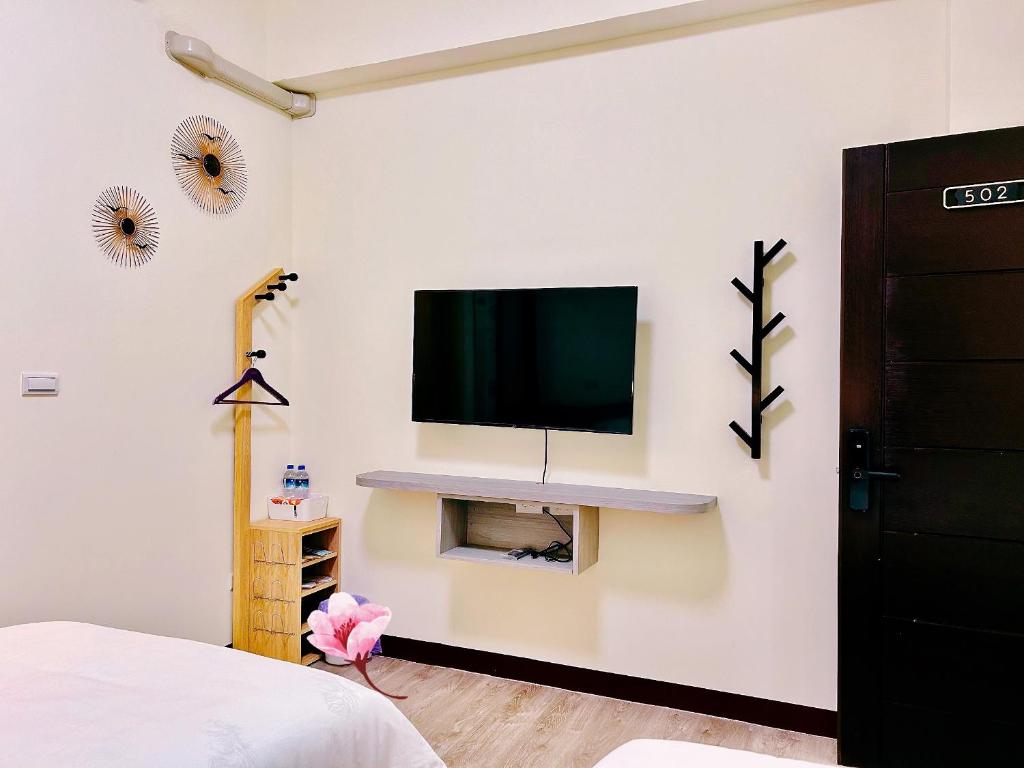 TV a/nebo společenská místnost v ubytování Xianwang Homestay