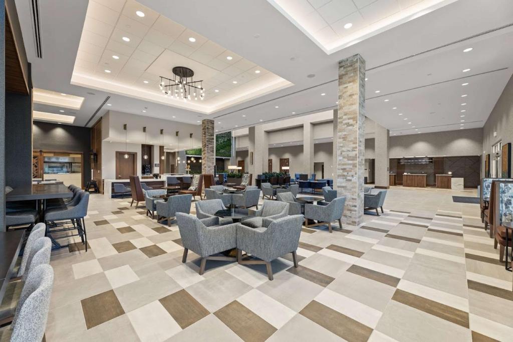 Posezení v ubytování Embassy Suites By Hilton Irving Las Colinas