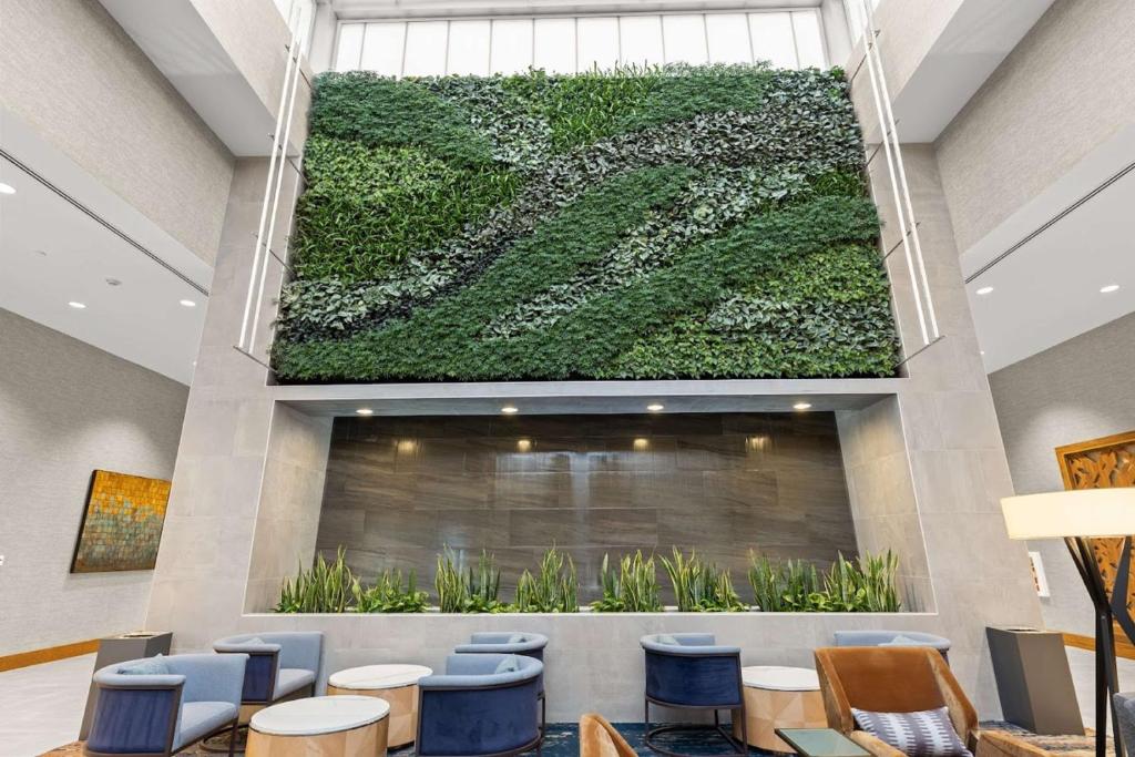 Posezení v ubytování Embassy Suites By Hilton Irving Las Colinas