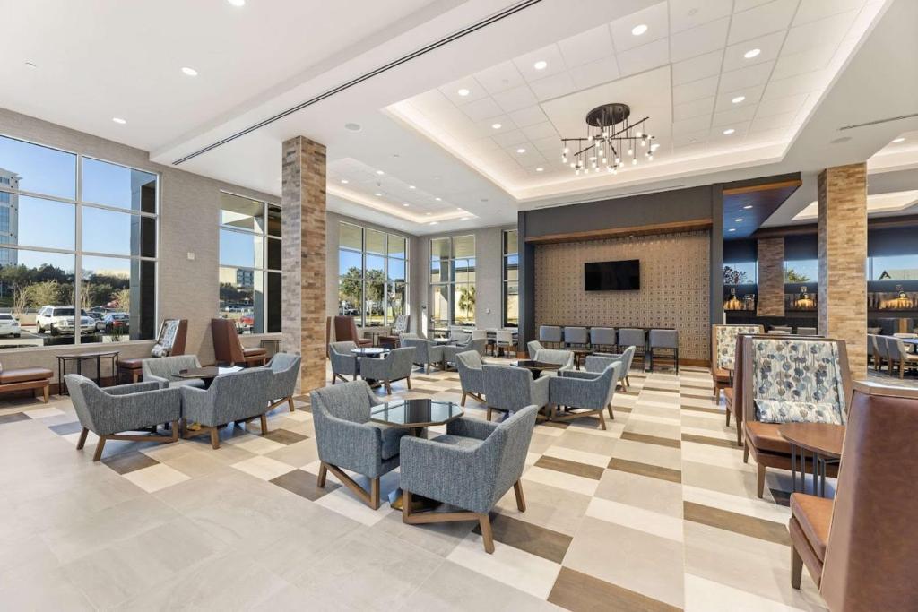 Posezení v ubytování Embassy Suites By Hilton Irving Las Colinas