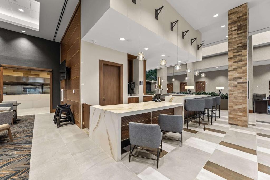 Posezení v ubytování Embassy Suites By Hilton Irving Las Colinas