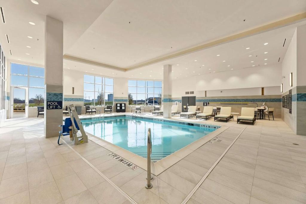 Bazén v ubytování Embassy Suites By Hilton Irving Las Colinas nebo v jeho okolí