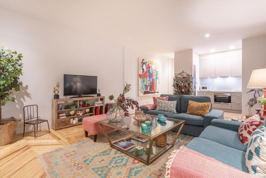 Elegant 2-Bed Apartment in Salamanca Madrid
