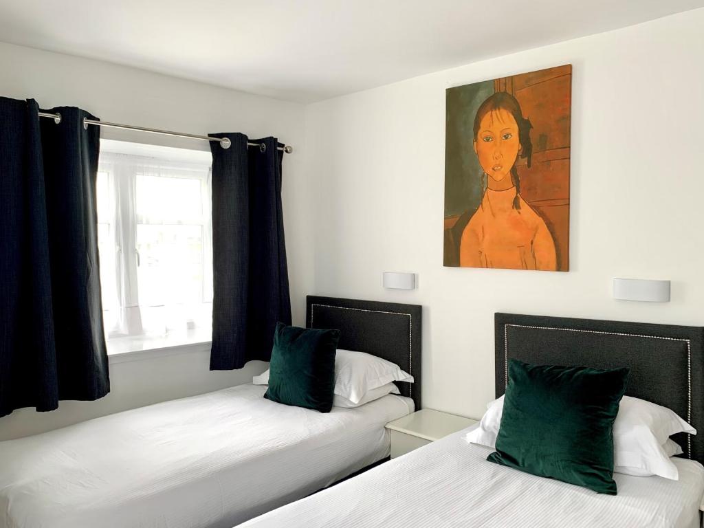 Postel nebo postele na pokoji v ubytování Sarum Apart-Hotel