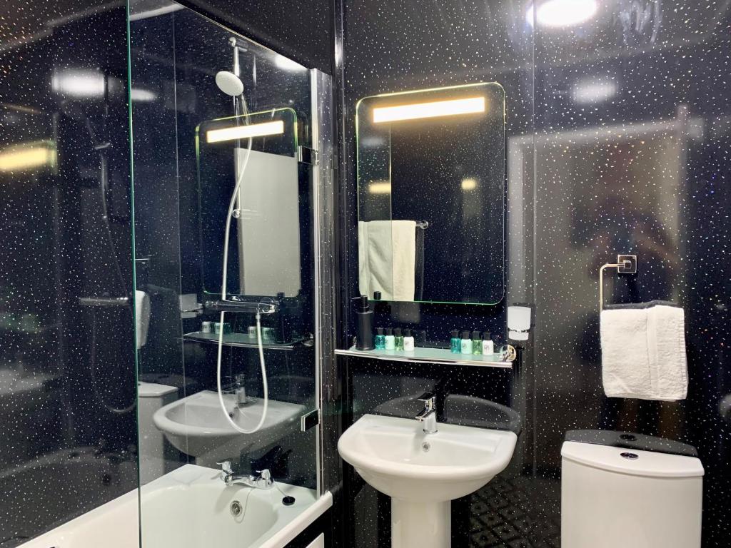 Koupelna v ubytování Sarum Apart-Hotel