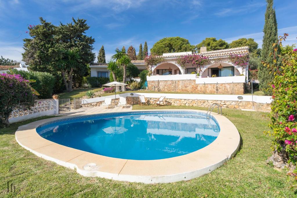 Villa con maravillosas vistas y jardines