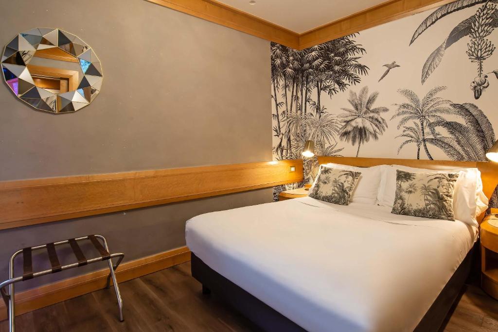 Łóżko lub łóżka w pokoju w obiekcie Hotel White