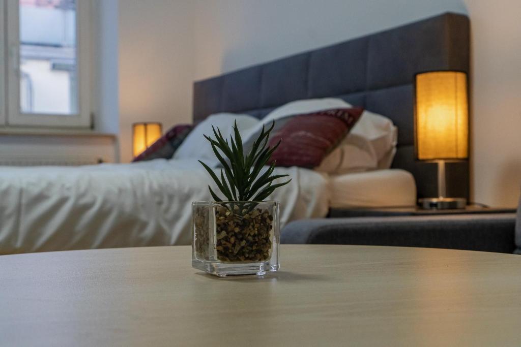 Garden-Eden Apartment