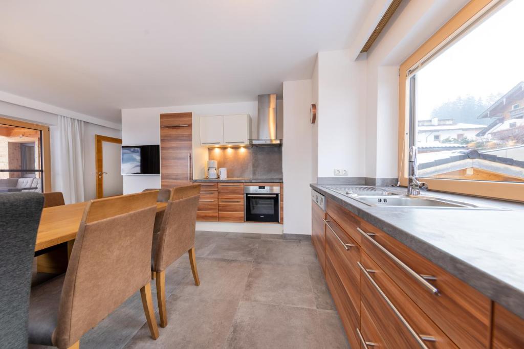 Kuchyň nebo kuchyňský kout v ubytování Ferienwohnung Gipfelreich