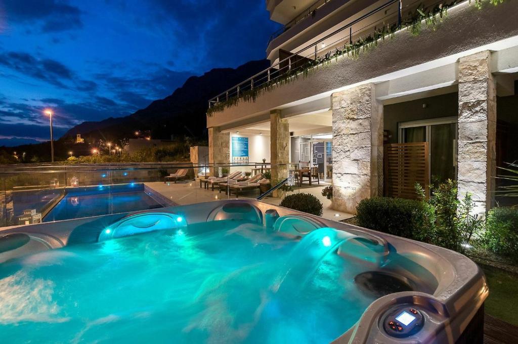 Bazén v ubytování Villa Jolara With Heated Pool - Deluxe Suite 11 nebo v jeho okolí