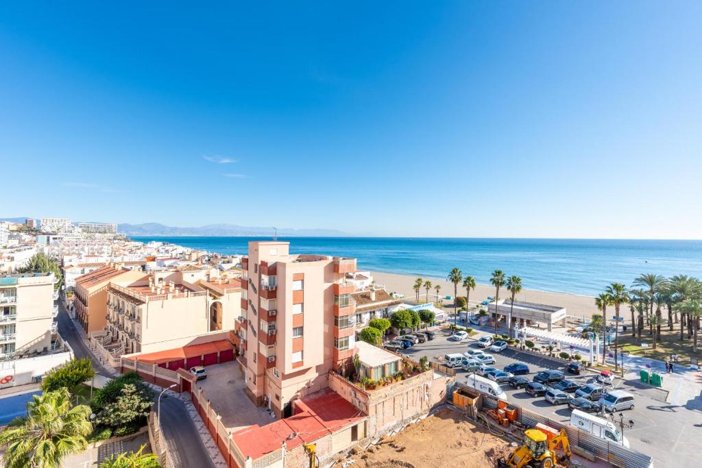 Et luftfoto af Carihuela II - 2 Bedroom Sea View Apartment near the beach