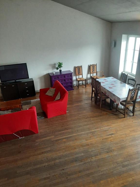 Photo de la galerie de l'établissement Gîte le saint loubard, à Saint-Loup-sur-Aujon