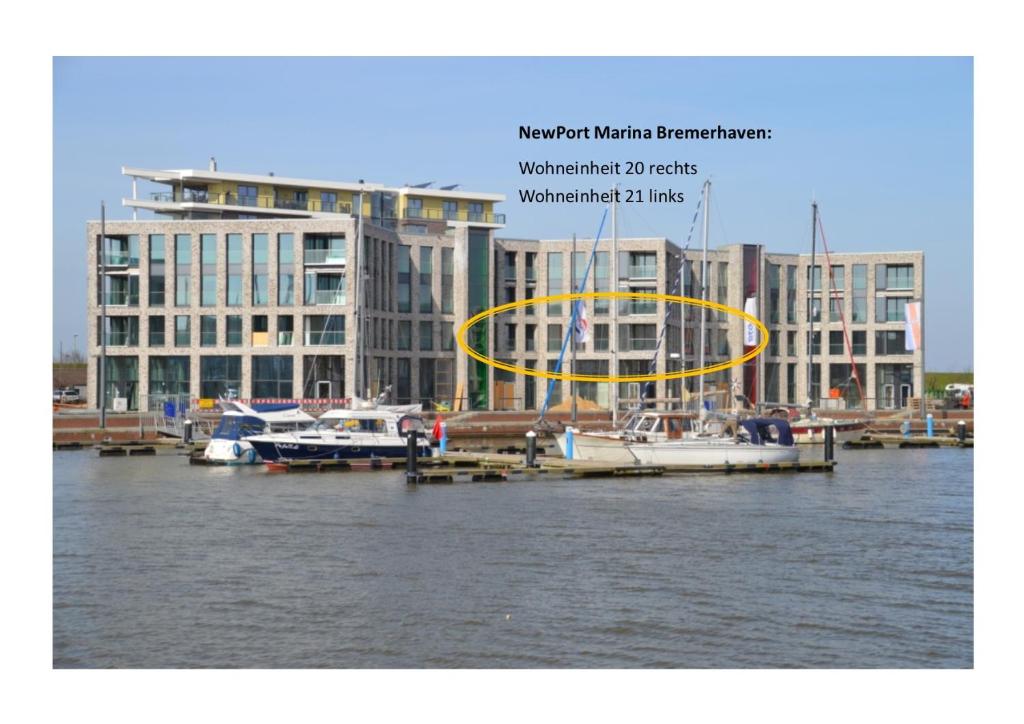 a view of a marina with boats in the water at Ferienwohnung Neuer Hafen Marina in Bremerhaven