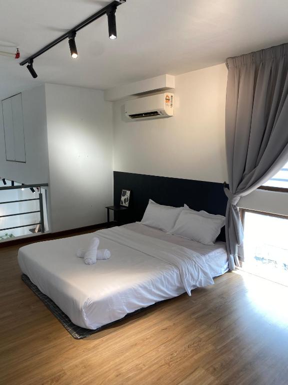 Katil atau katil-katil dalam bilik di Pinnacle Duplex@6Pax-5m Walk to Paradigm Mall+WIFI