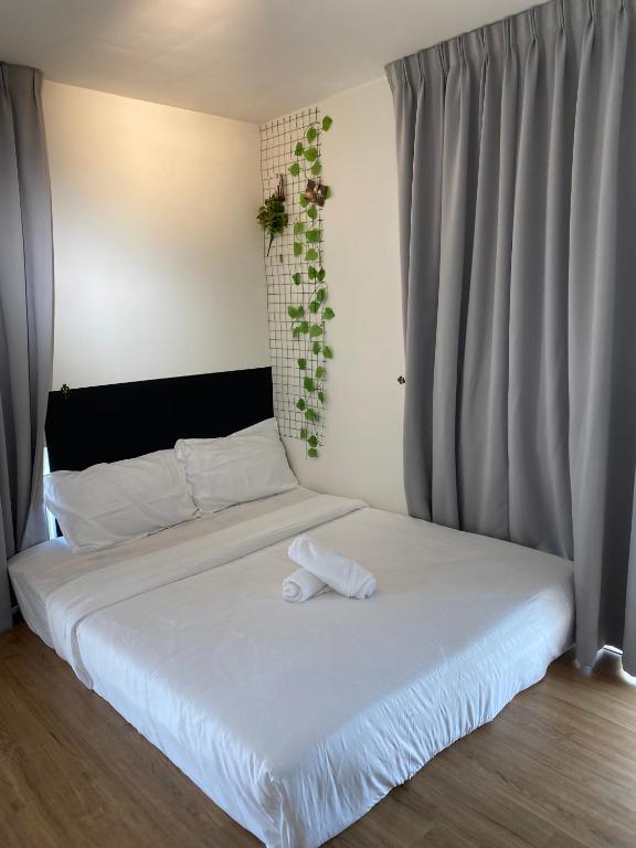 Katil atau katil-katil dalam bilik di Pinnacle Duplex@6Pax-5m Walk to Paradigm Mall+WIFI