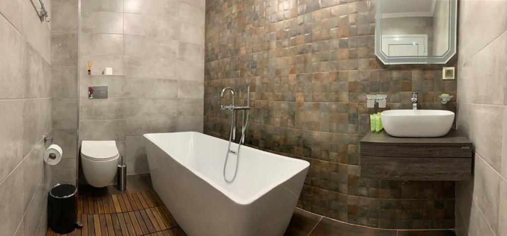 Koupelna v ubytování Olive Apartment with terrace B100 in Grand Resort Pamporovo