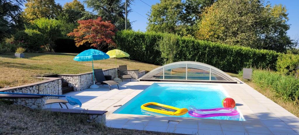 Fotografie z fotogalerie ubytování Gite 5 étoiles 6 pers 113m2 vue de rêve PISCINE RIEN QUE POUR VOUS ! v destinaci Brion