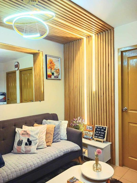 Posezení v ubytování Entire 2BR condo 8 Spatial Maa Davao