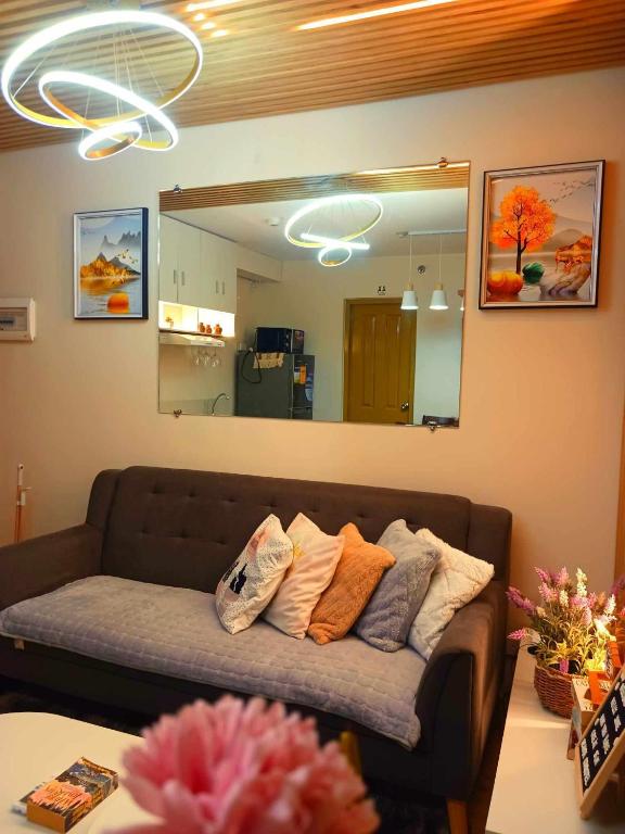 Posezení v ubytování Entire 2BR condo 8 Spatial Maa Davao
