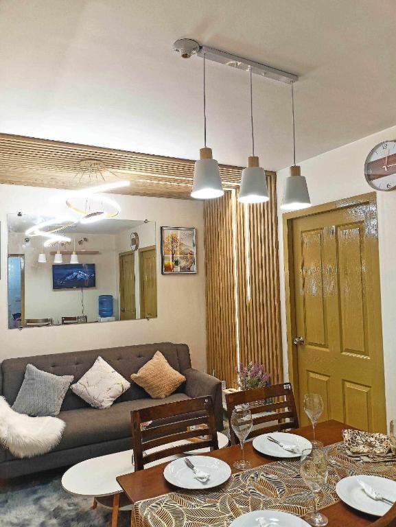 Posezení v ubytování Entire 2BR condo 8 Spatial Maa Davao