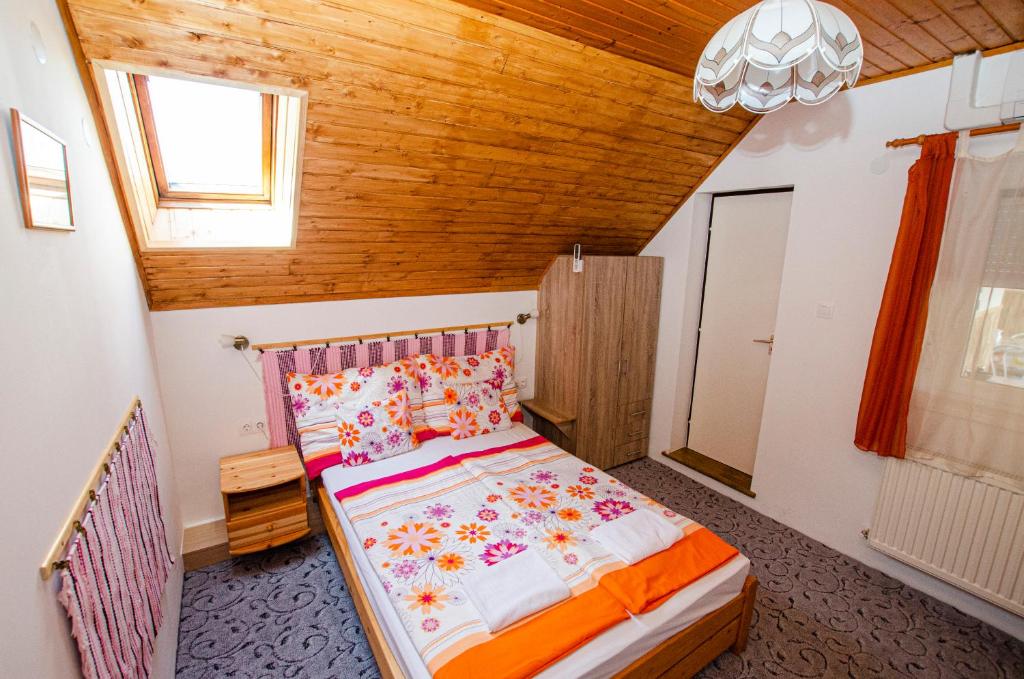 Postel nebo postele na pokoji v ubytování Bánóporta