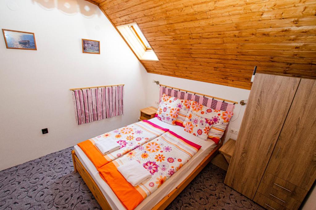 Postel nebo postele na pokoji v ubytování Bánóporta