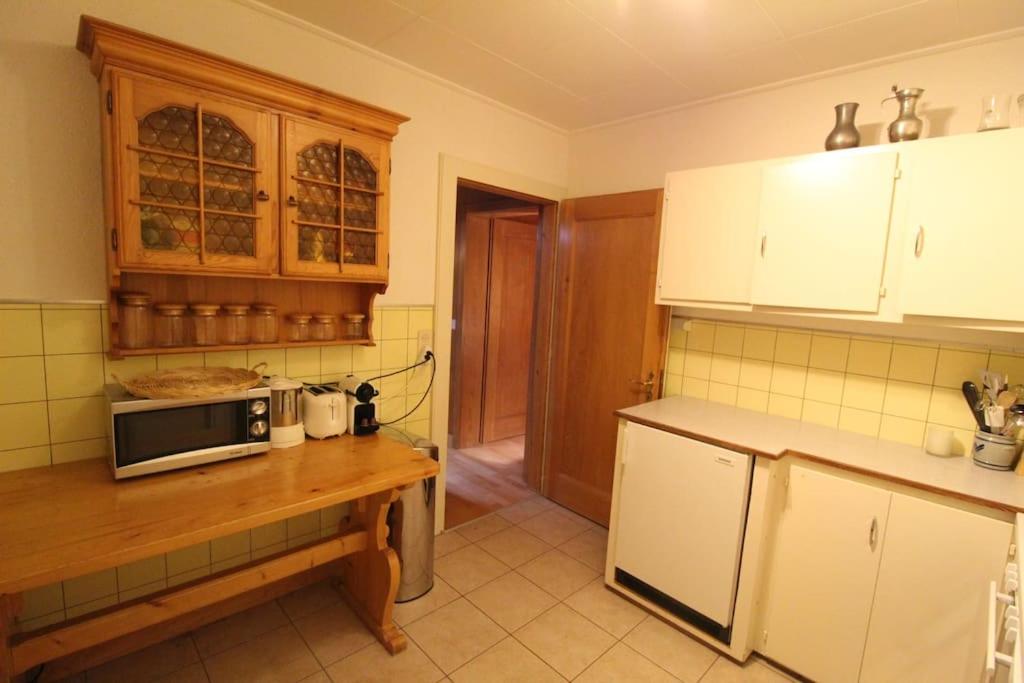 Kuchyň nebo kuchyňský kout v ubytování Chalet Privé avec vue imprenable sur les alpes