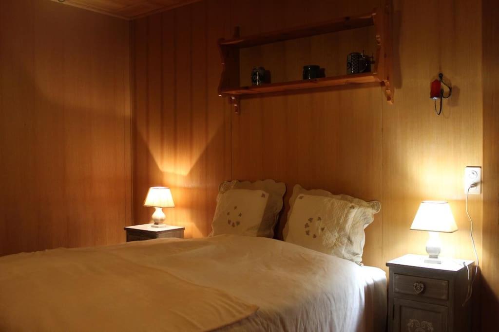 Postel nebo postele na pokoji v ubytování Chalet Privé avec vue imprenable sur les alpes
