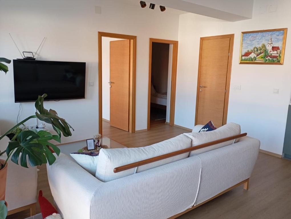Apartman Zagreb , with balcony and FREE parking - 3