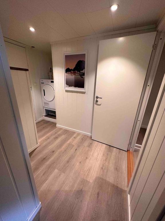 Fotografie z fotogalerie ubytování KB Basement Apartment v destinaci Sørvågen