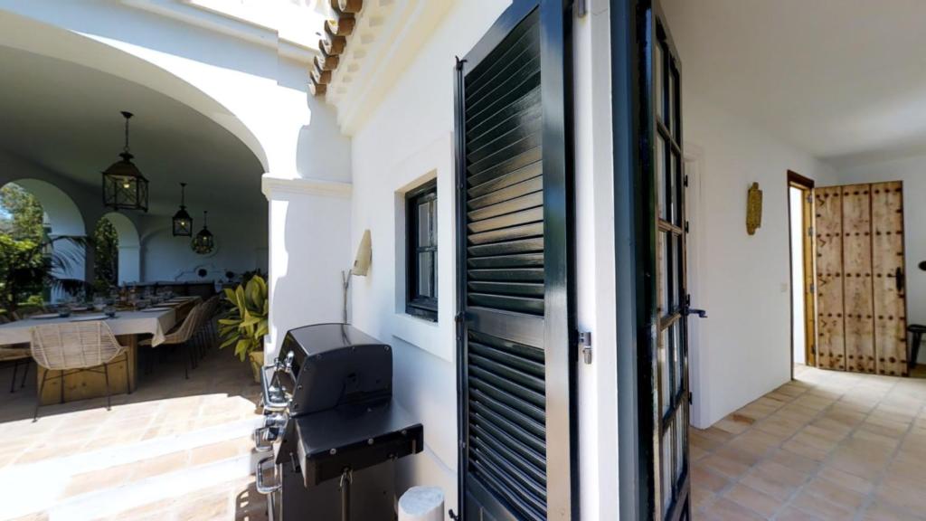 Fotografia z galérie ubytovania Spacious Andalusian-inspired Villa with Scenic Views v Marbelli