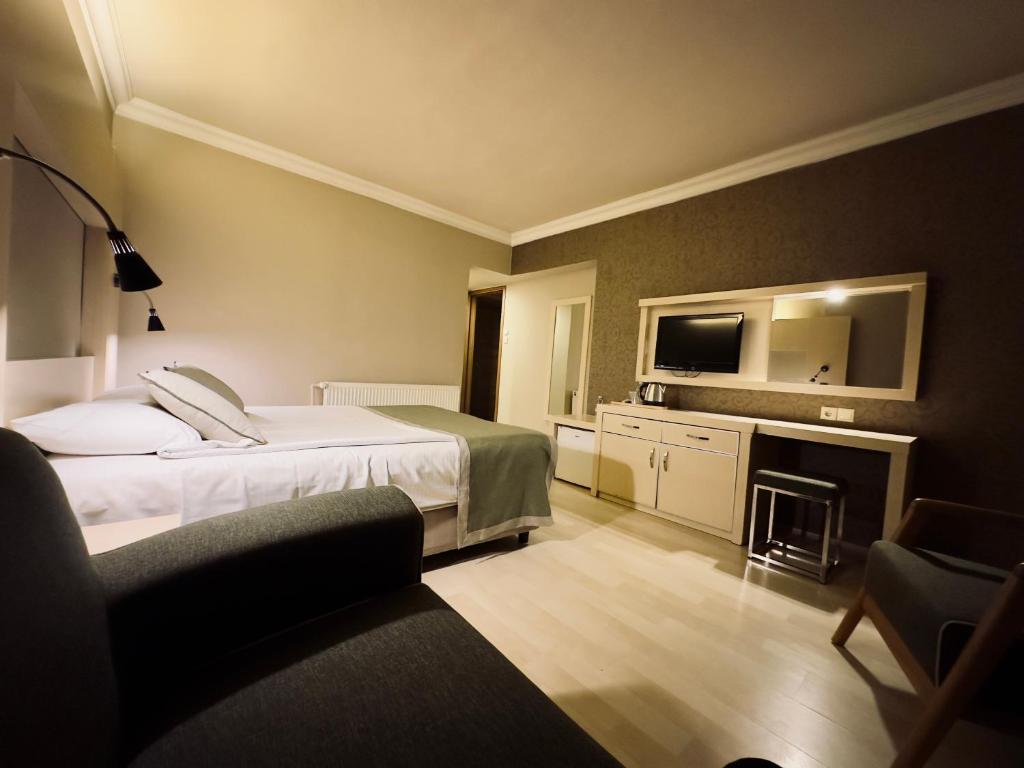 Postel nebo postele na pokoji v ubytování Laodikya Hotel