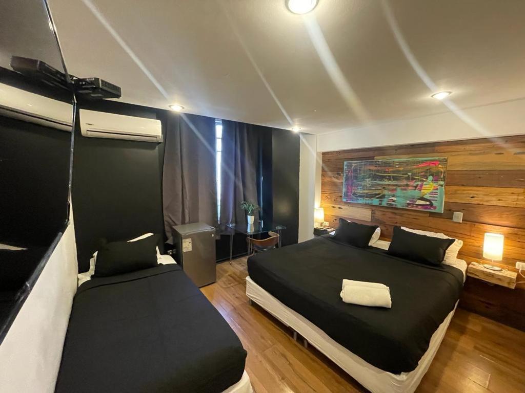 - une chambre avec 2 lits dans l'établissement Hotel Boutique Tremo Bustamante, à Santiago