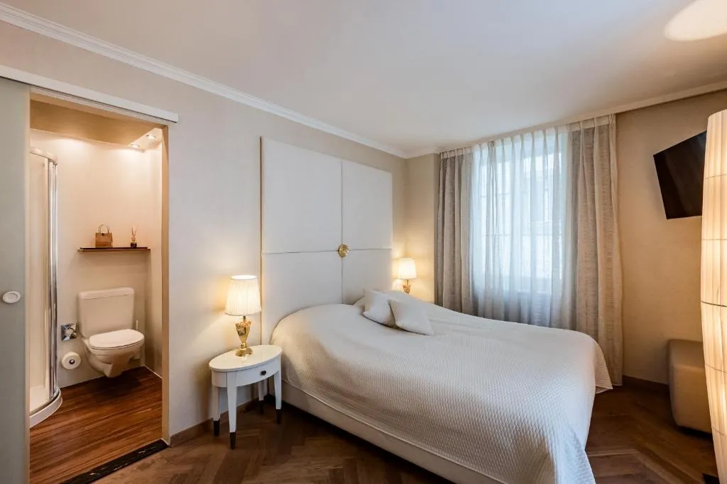 Queen Room