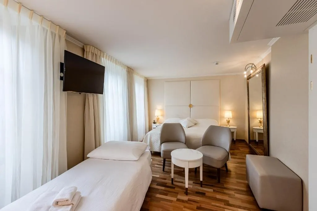 Triple Room with City View