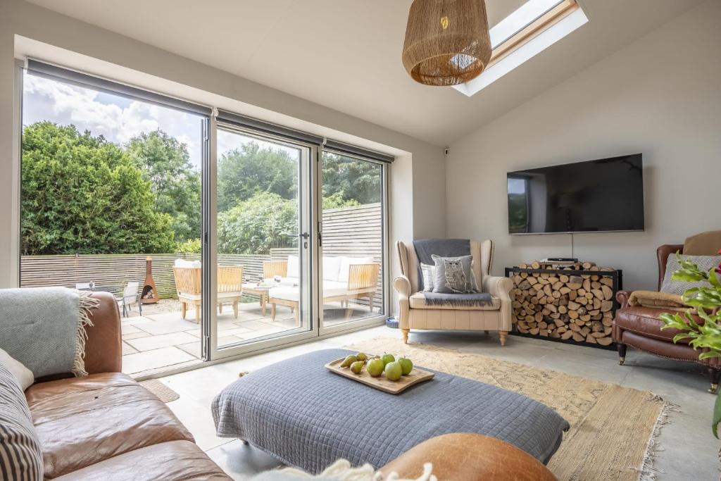 a living room with a couch and a tv at Owl Cottage W in Warham