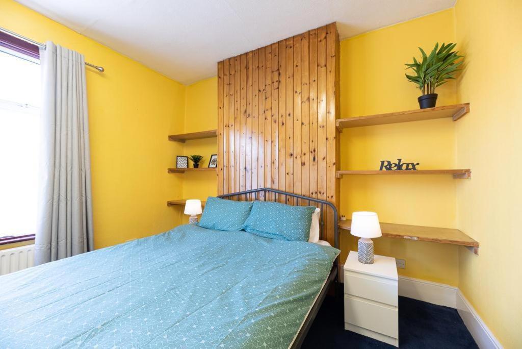 Barking Road Comfy House - Double Room With Shared Bathroom