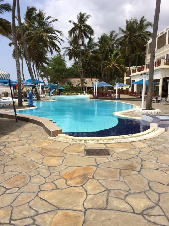 Bazén v ubytování Sai Rock Beach Hotel & Spa nebo v jeho okolí