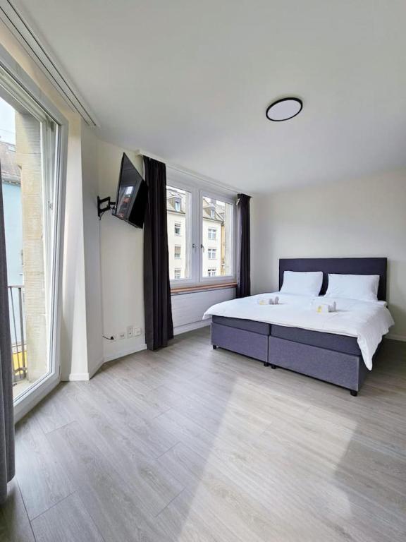 Downtown Deluxe Studio with Queen Bed BE-46