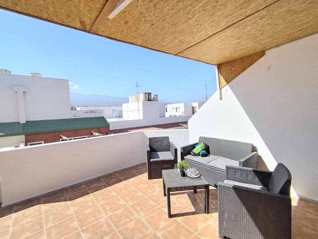 Balkón nebo terasa v ubytování RenTenerife KiteSurf & Chill El Medano