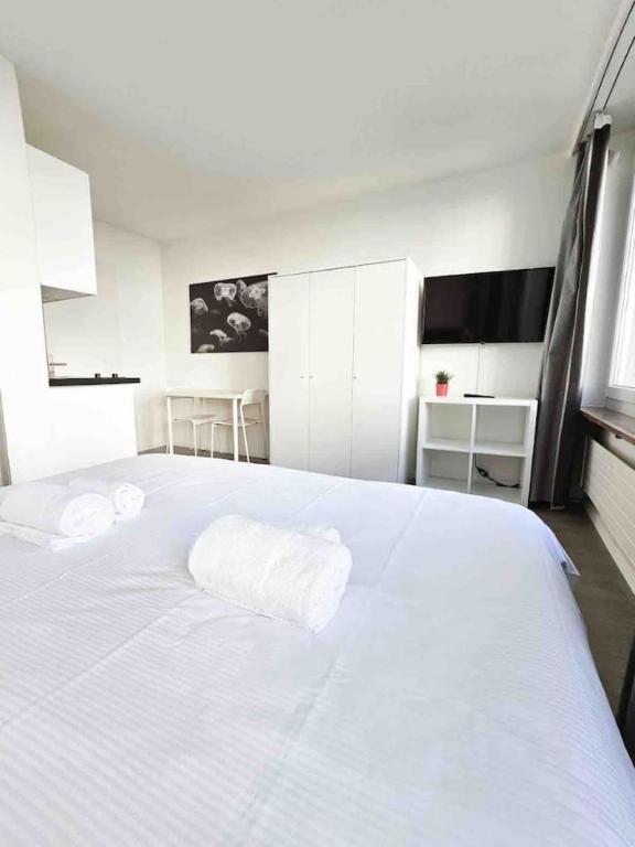 Downtown Deluxe Studio with Queen Bed BE-25 - Resim 8