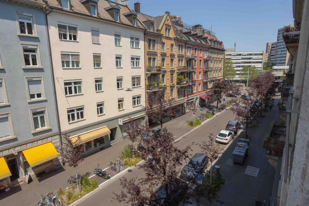 Downtown Deluxe Studio with Queen Bed BE-25 - Resim 17