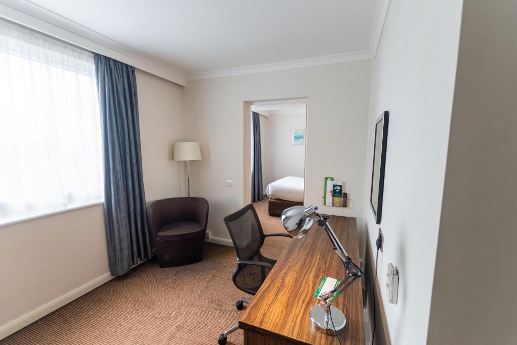 Holiday Inn Liverpool City Centre, an IHG Hotel - Standard King Room - Disability Access