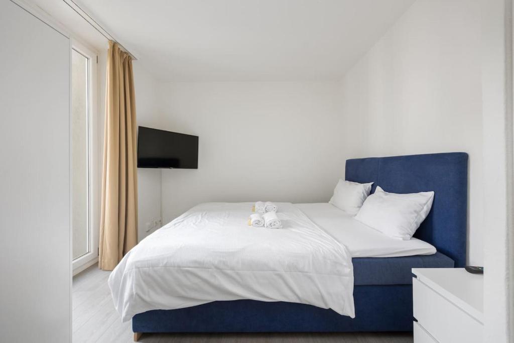 Urban Oasis with Queen Bed and View BE-19 - Resim 9